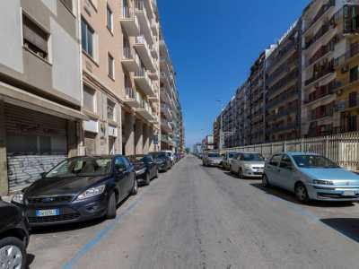 Dopo pochi passi ci ritroviamo su viale Imperatore Traiano...